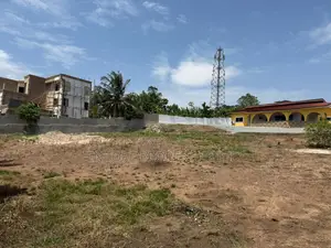 Walled and Gated 125/100sqft Land