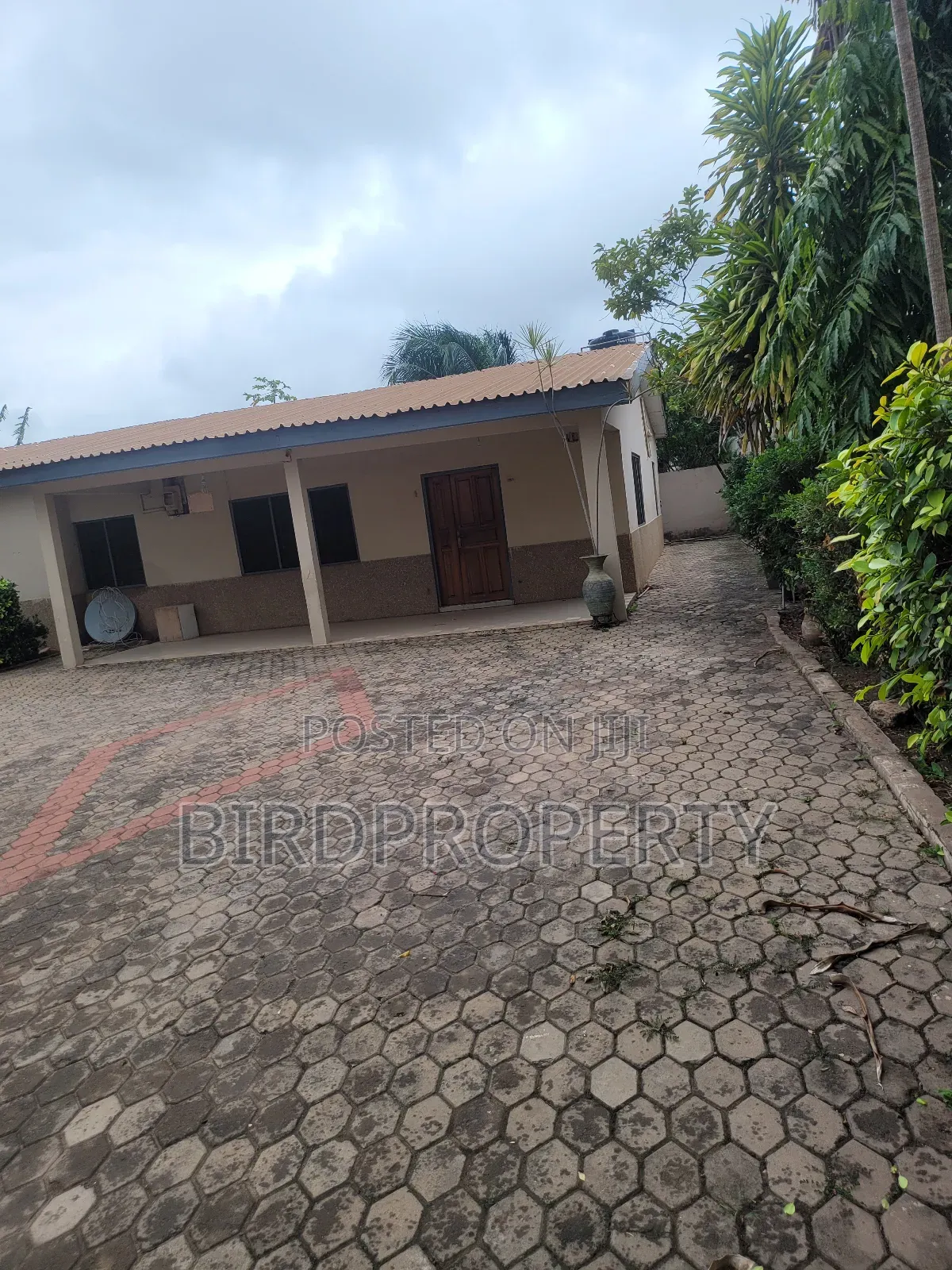 4bdrm House in Bird-Group, Ashaley Botwe for rent
