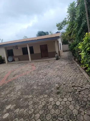 4bdrm House in Bird-Group, Ashaley Botwe for rent