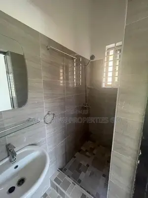 2bdrm Apartment in West Hills Mall Area for rent