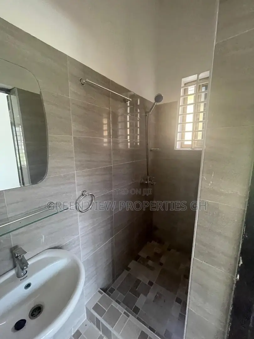 2bdrm Apartment in West Hills Mall Area for rent
