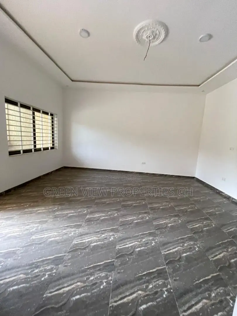 2bdrm Apartment in West Hills Mall Area for rent