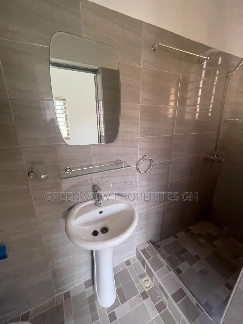 2bdrm Apartment in West Hills Mall Area for rent