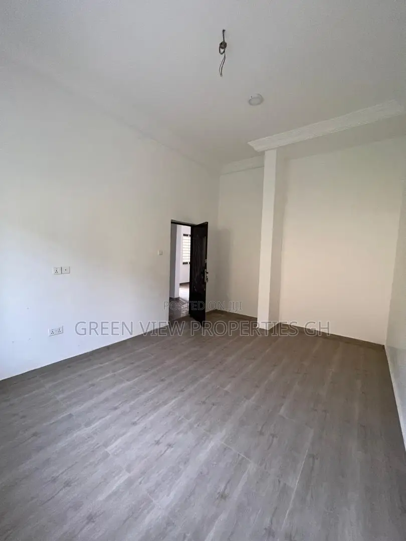 2bdrm Apartment in West Hills Mall Area for rent