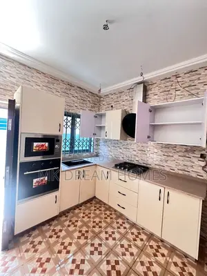 3bdrm House in Lake Side Estate for sale