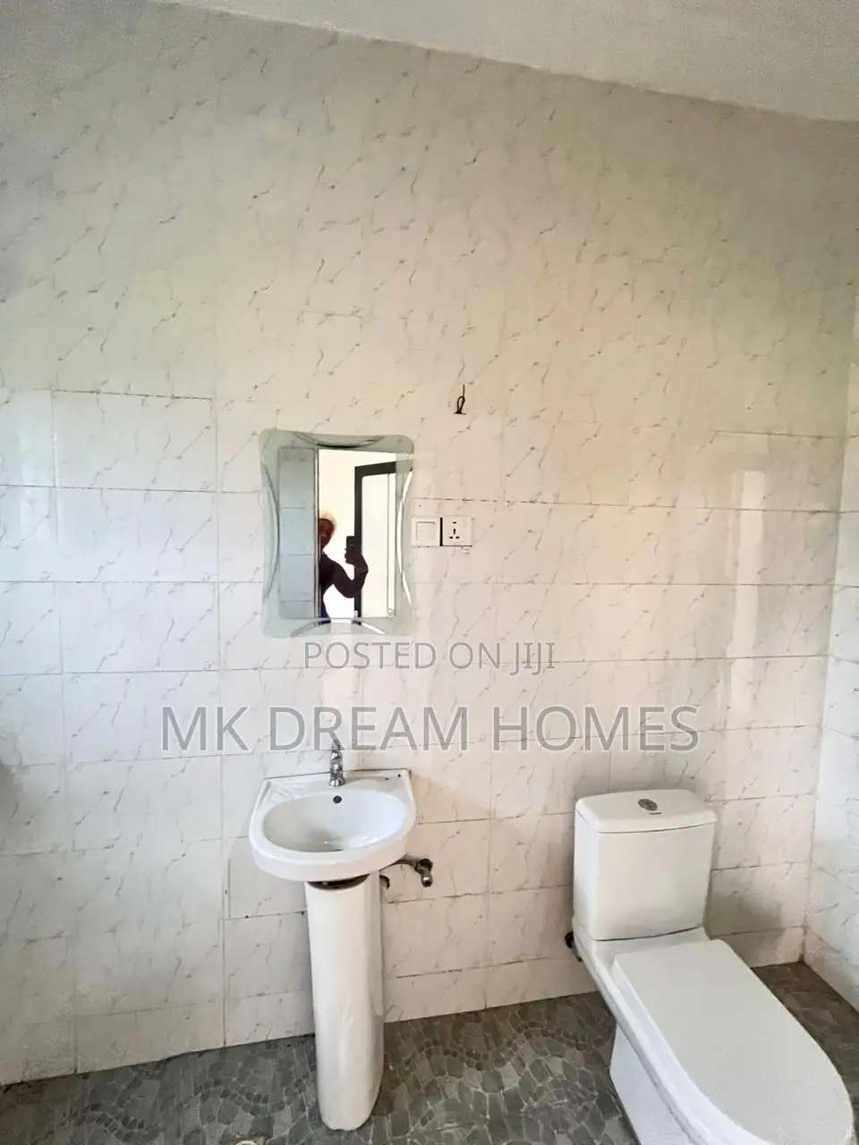 3bdrm House in Lake Side Estate for sale