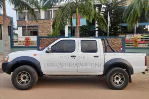 Nissan Hardbody 2015 White