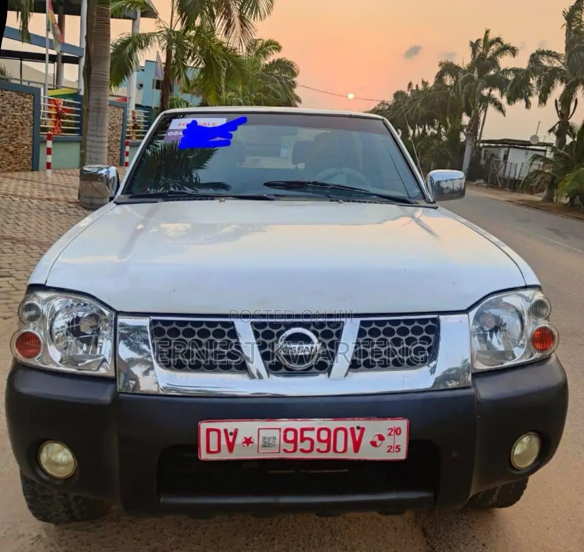 Nissan Hardbody 2015 White