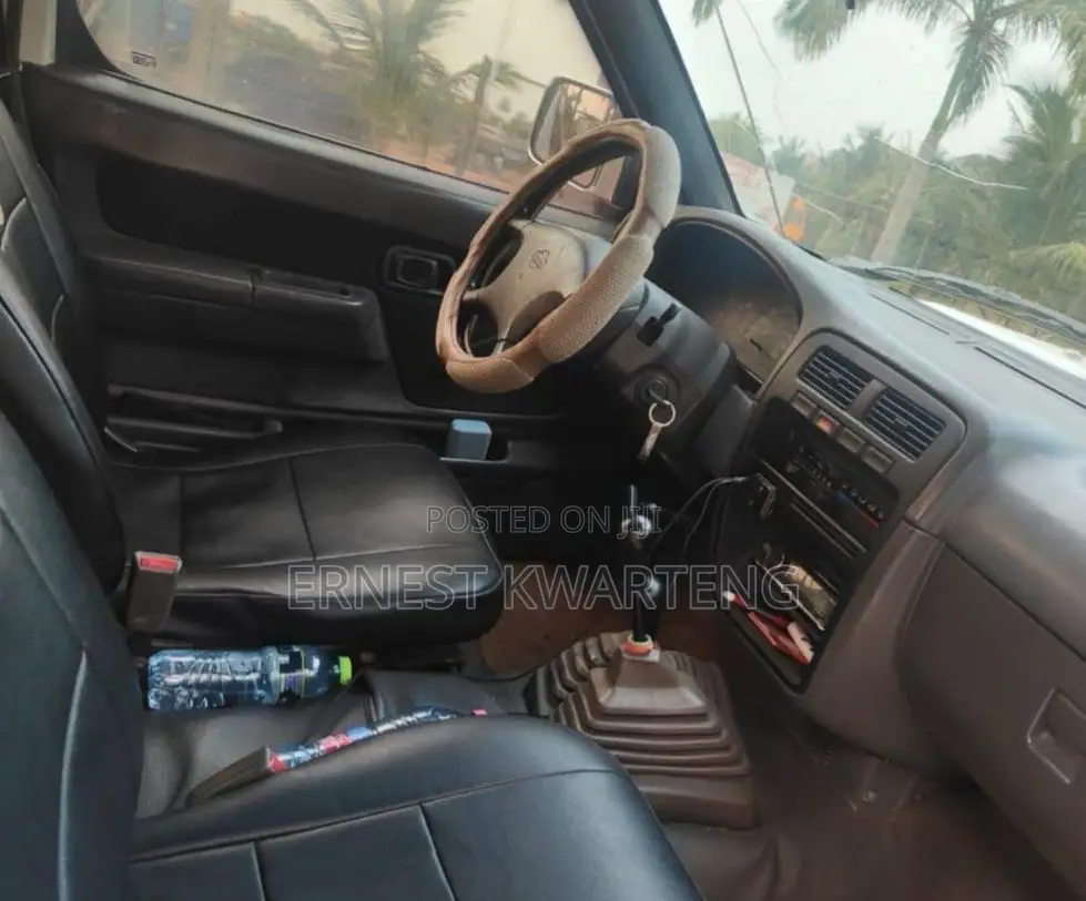 Nissan Hardbody 2015 White