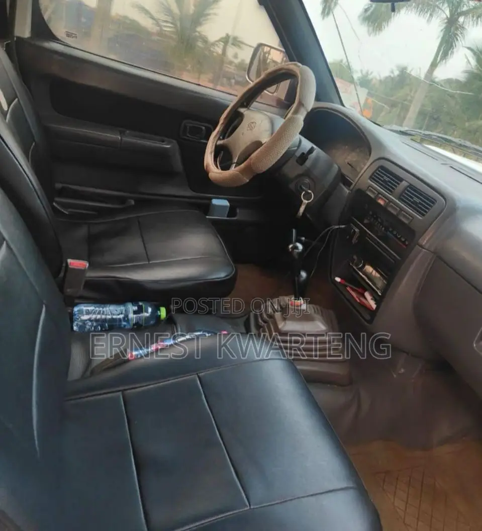 Nissan Hardbody 2015 White