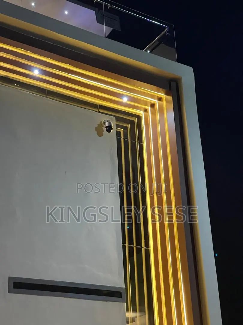 6bdrm Penthouse in Ashomang Estate for sale