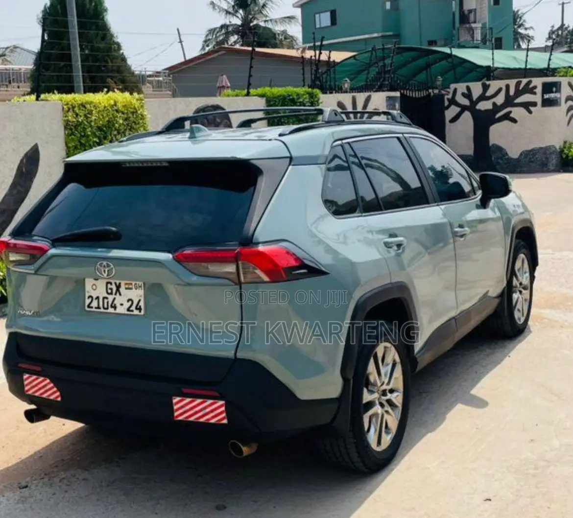 Toyota RAV4 2020 Blue