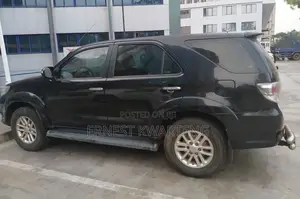 Toyota Fortuner 2012 Black