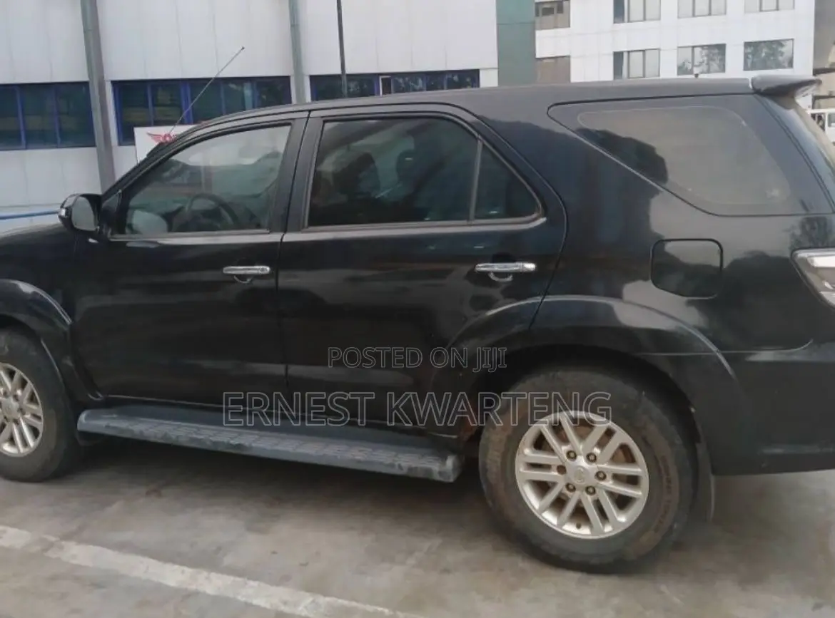 Toyota Fortuner 2012 Black