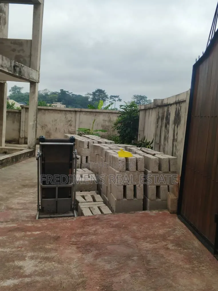 5bdrm House in Fredimens Real, Kumasi Metropolitan for sale