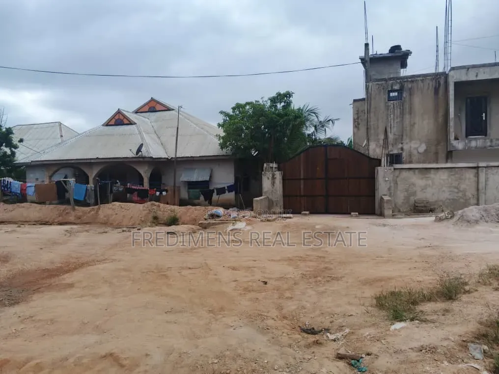 5bdrm House in Fredimens Real, Kumasi Metropolitan for sale