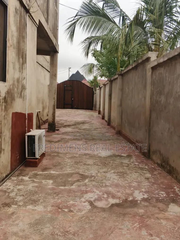 5bdrm House in Fredimens Real, Kumasi Metropolitan for sale