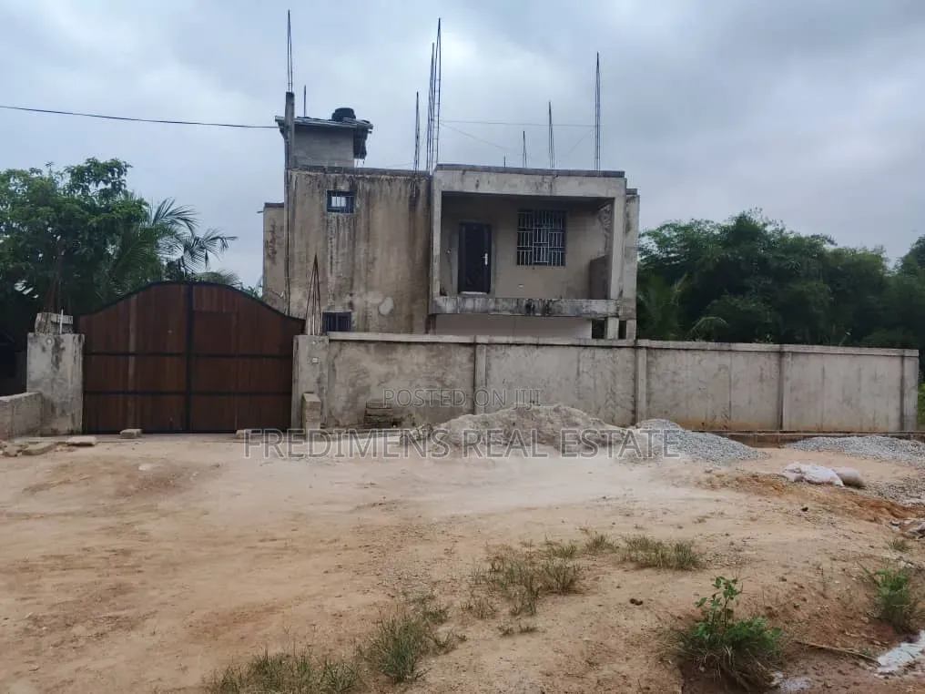 5bdrm House in Fredimens Real, Kumasi Metropolitan for sale