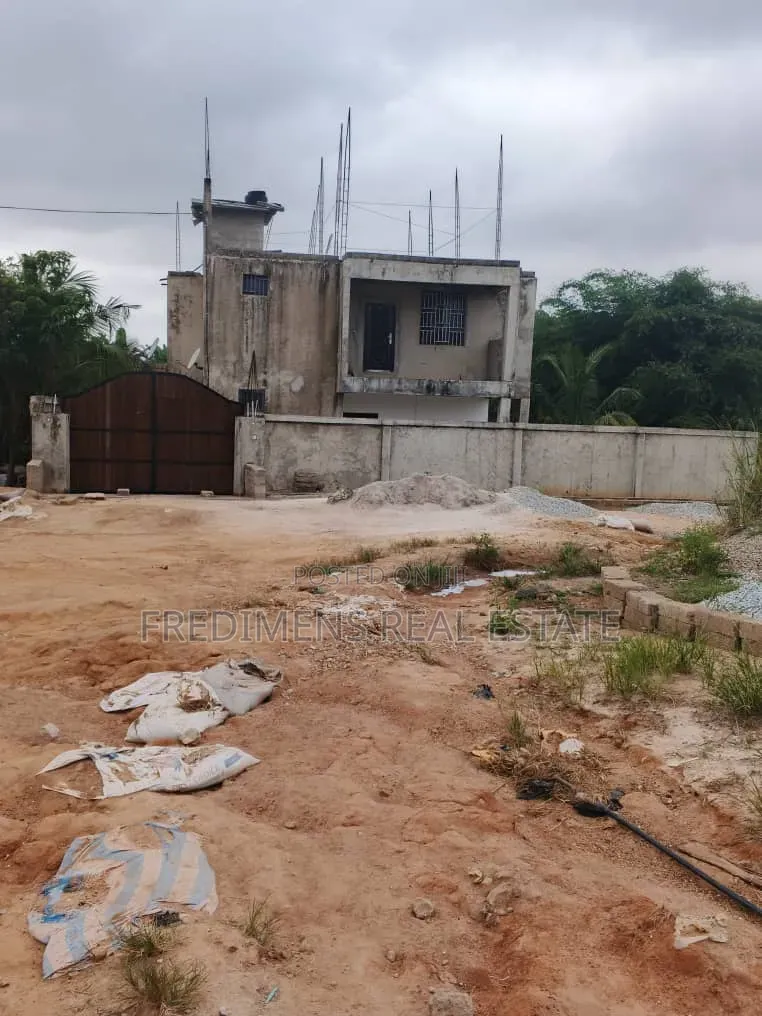5bdrm House in Fredimens Real, Kumasi Metropolitan for sale