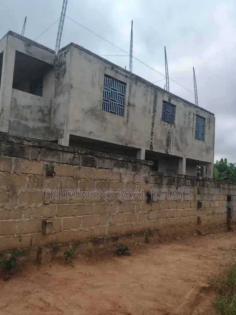 5bdrm House in Fredimens Real, Kumasi Metropolitan for sale