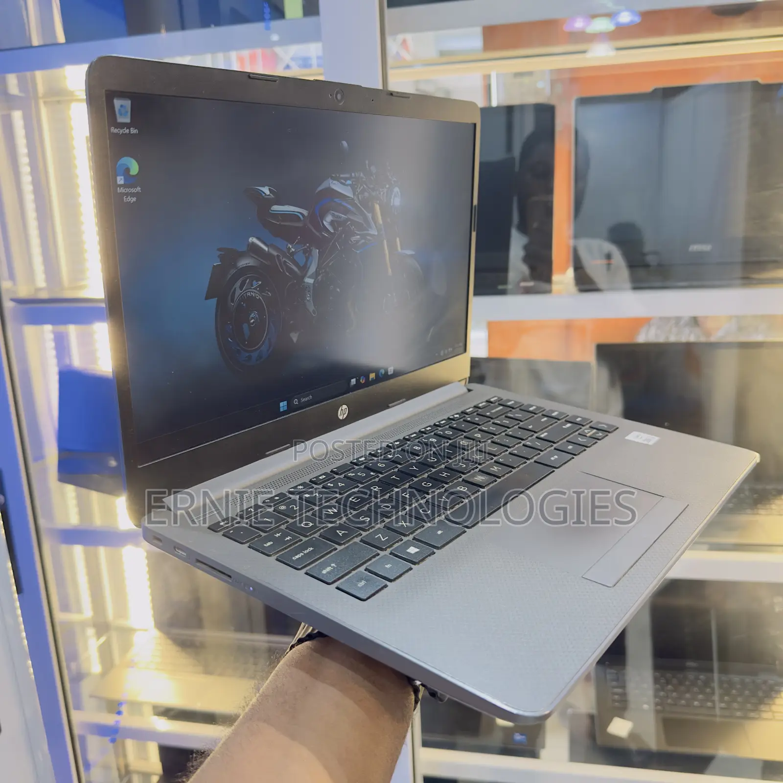 Laptop HP 240 G8 4GB Intel Core i3 HDD 1T