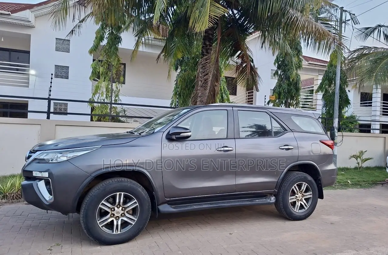 Toyota Fortuner 2.4 D AWD 2016 Gray