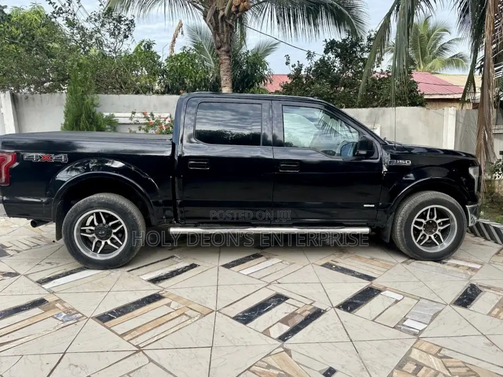 Ford F-150 Platinum 4x4 SuperCrew Cab Styleside 5.5 ft. box 145 in. WB