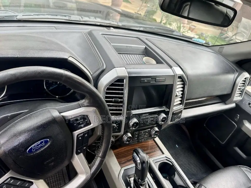 Ford F-150 Platinum 4x4 SuperCrew Cab Styleside 5.5 ft. box 145 in. WB