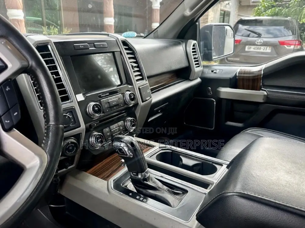 Ford F-150 Platinum 4x4 SuperCrew Cab Styleside 5.5 ft. box 145 in. WB