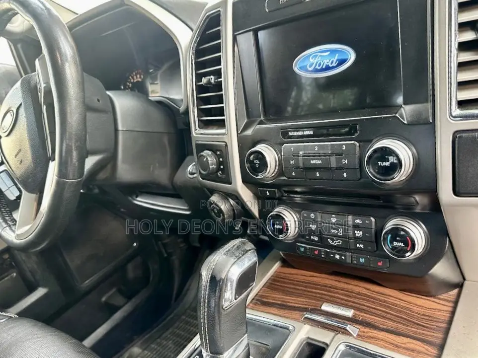 Ford F-150 Platinum 4x4 SuperCrew Cab Styleside 5.5 ft. box 145 in. WB