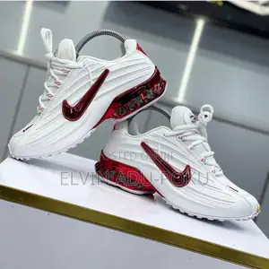 Nike Air Max Plus Sneaker in Different Colours , Swipe >