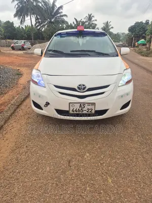 Toyota Yaris 2010 White