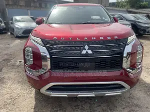Mitsubishi Outlander 2022 Red