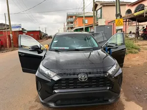 Toyota RAV4 XLE Premium 2022 Black