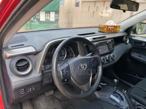 Toyota RAV4 XLE 4dr SUV AWD (2.5L 4cyl 6A) 2015 Red