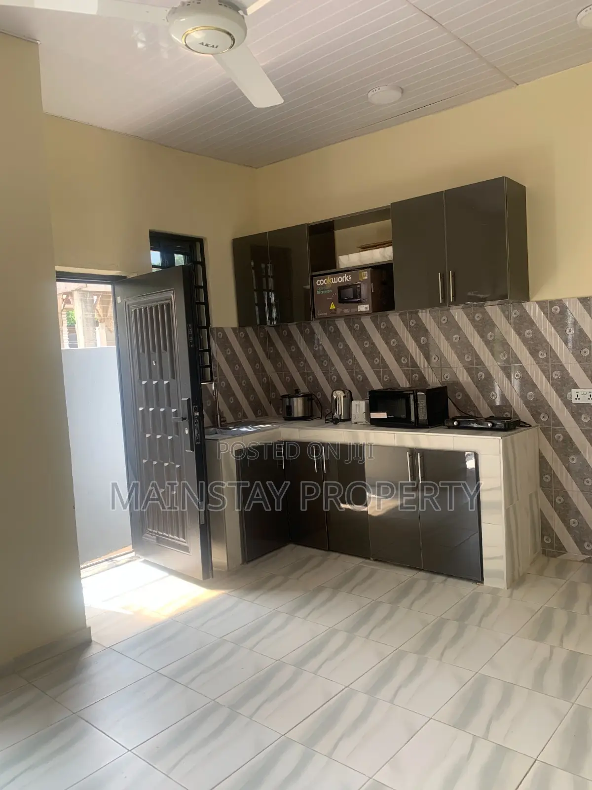 Furnished 2bdrm Apartment in Ashomang Estate for sale