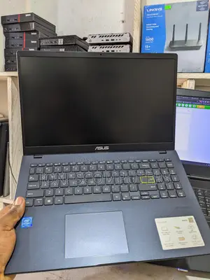 Laptop Asus E502S 8GB Intel Celeron SSD 256GB