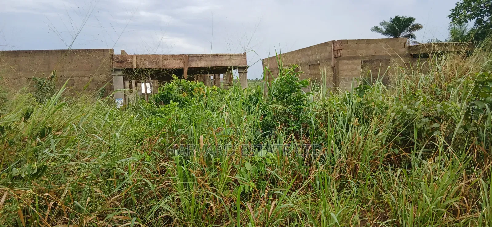 5bdrm House in Ejisu Krapa, Kumasi Metropolitan for sale
