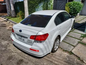 Subaru Legacy 2.5i Limited 2013 White