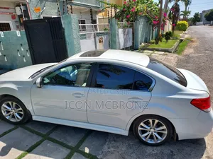 Subaru Legacy 2.5i Limited 2013 White