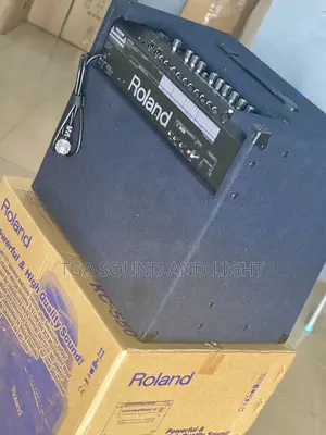 Roland Kc-550 4 Channels Keyboard Combo