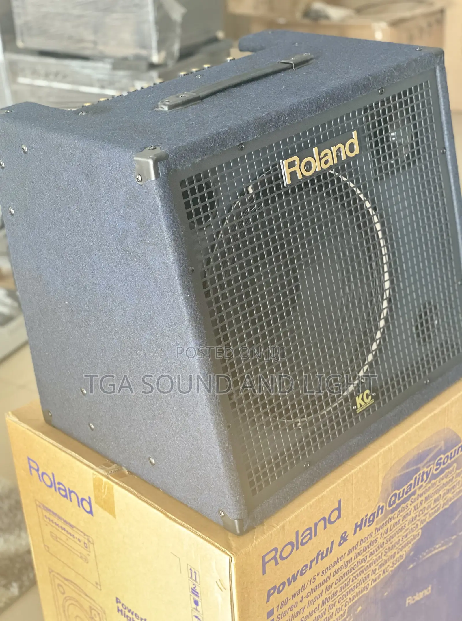 Roland Kc-550 4 Channels Keyboard Combo
