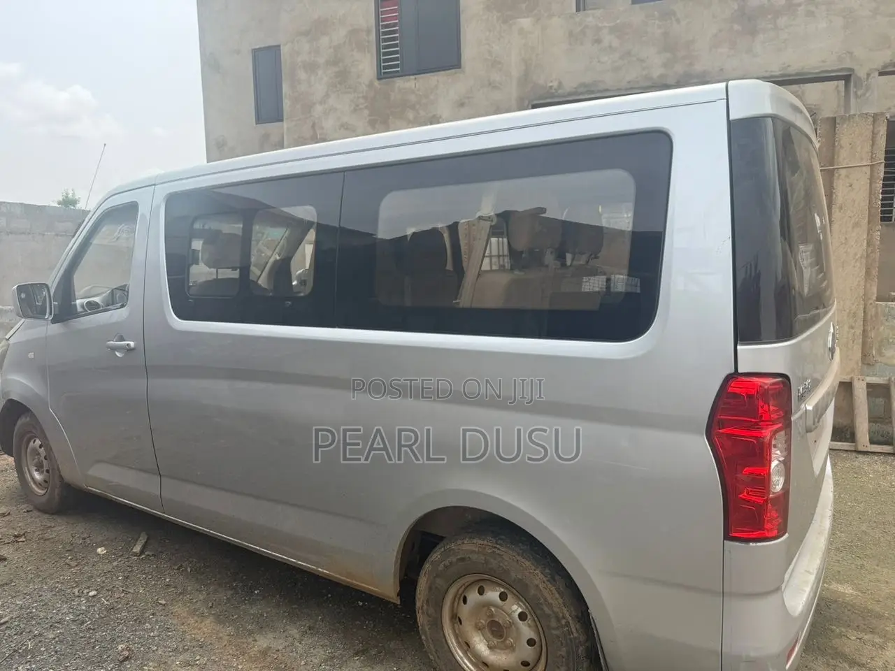Bus 2017 Grey