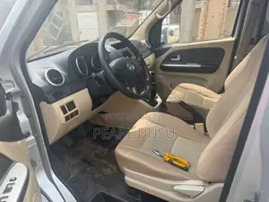 Bus 2017 Grey