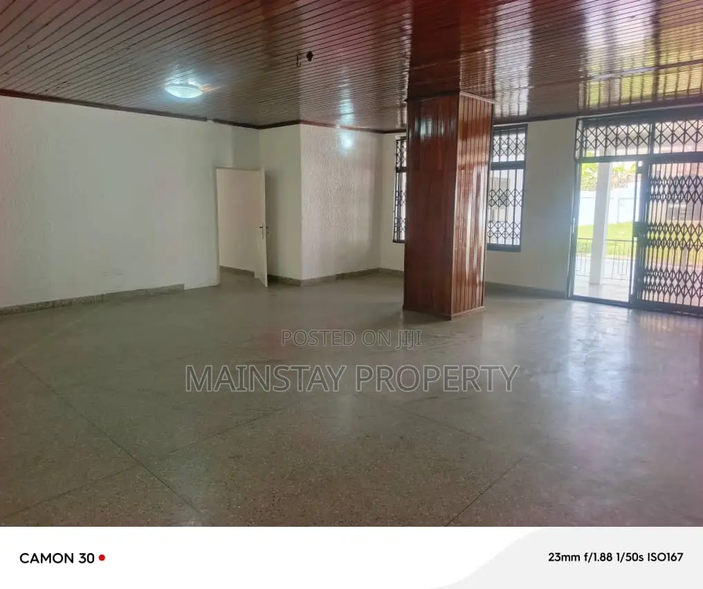 8bdrm House in Mainstay Estates, Cantonments for rent