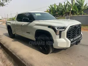 Toyota Tundra 2025 White