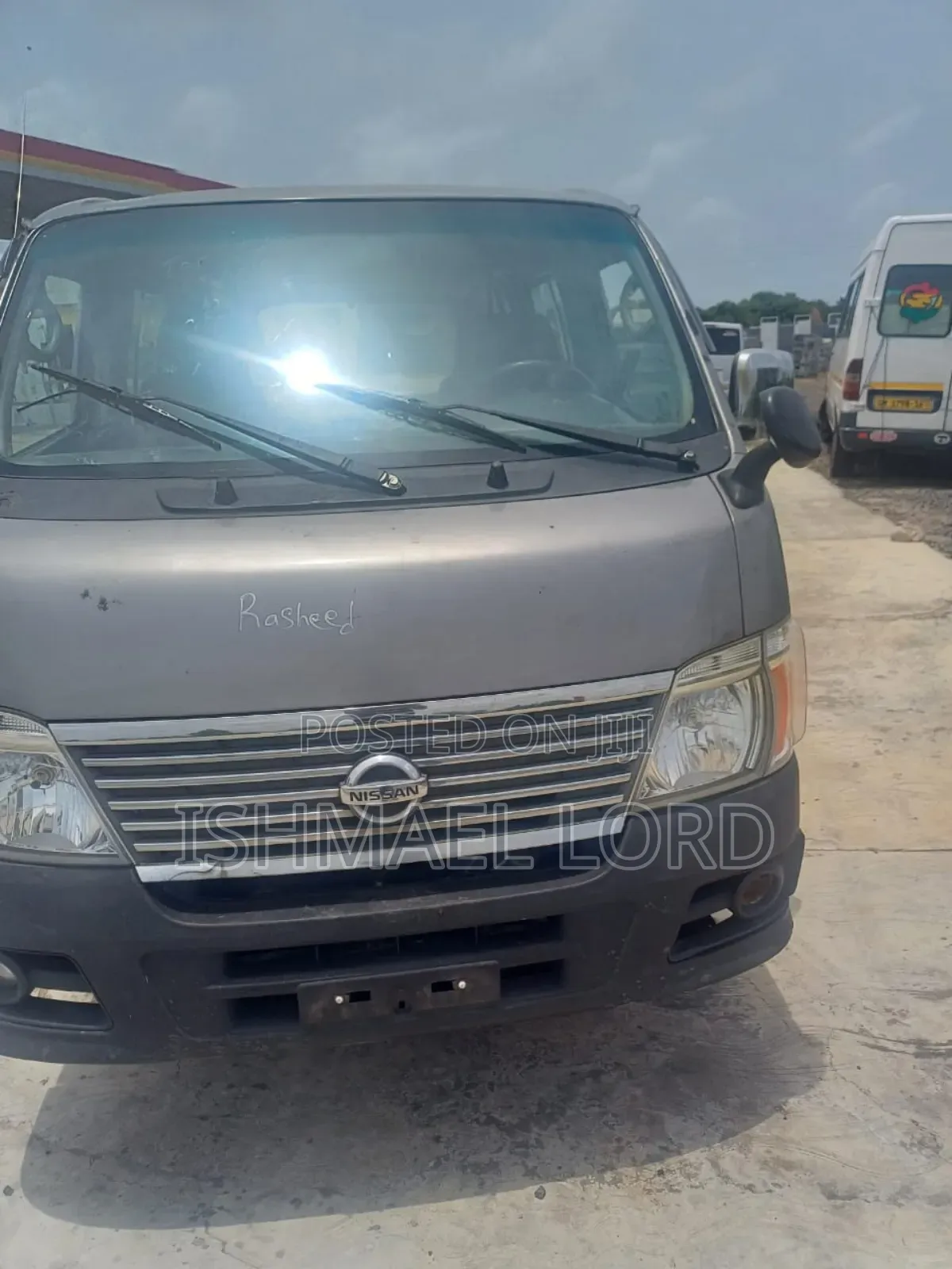 Nissan Caravan (Urvan) 2015 Grey