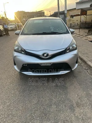 Toyota Vitz 2014 Silver