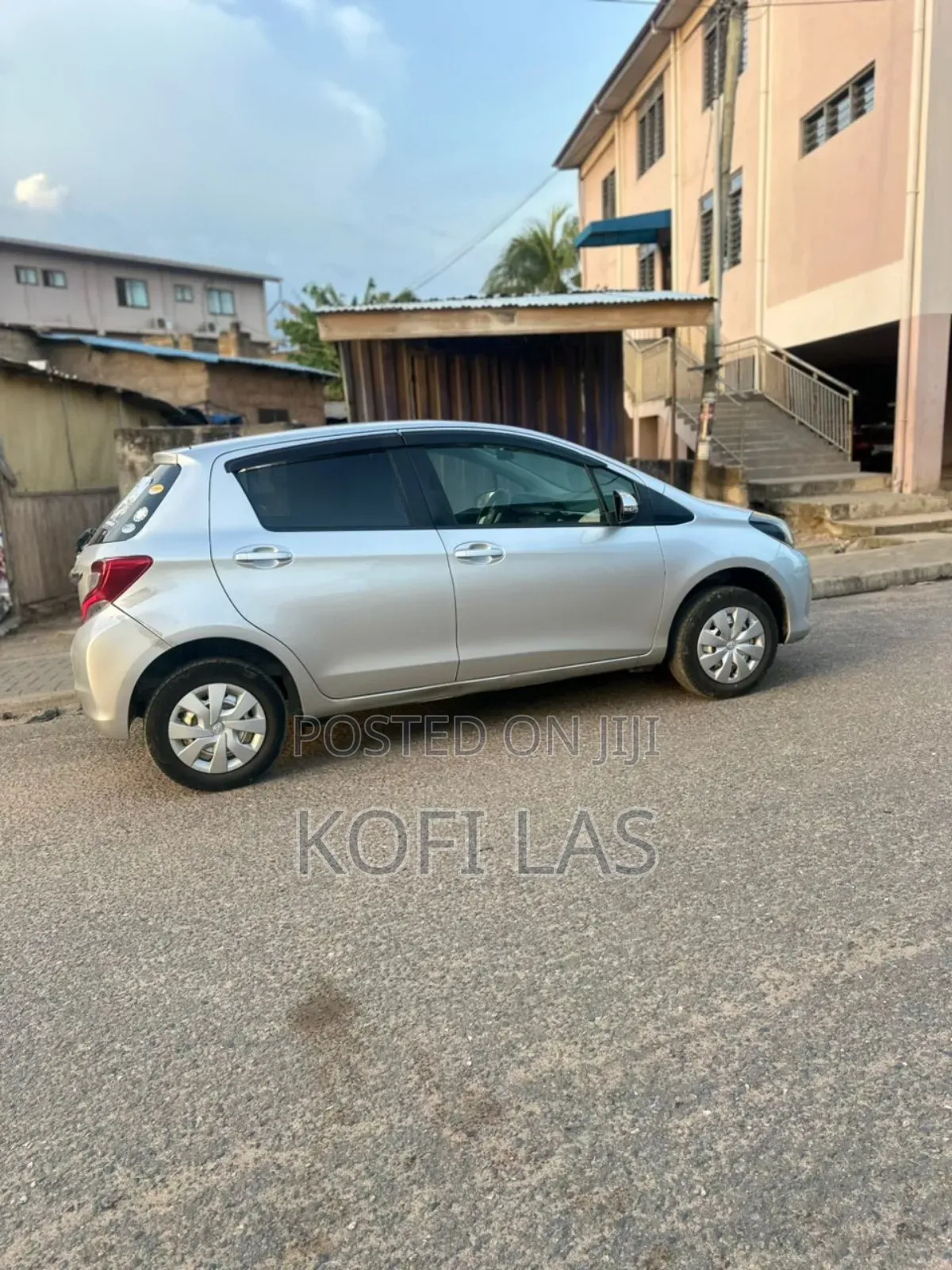 Toyota Vitz 2014 Silver