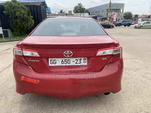 Toyota Camry SE 4dr Sedan (2.5L 4cyl 6A) 2014 Red